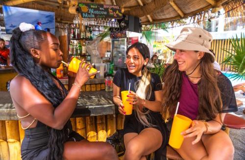 Huacachina Hostel | Banana's Adventure Hostel