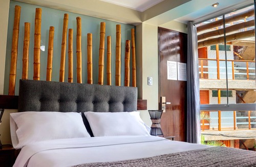 Huacachina Hostel | Bananas Adventure Hostel