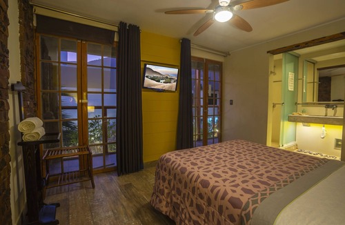 Huacachina Hostel | Bananas Adventure Hostel