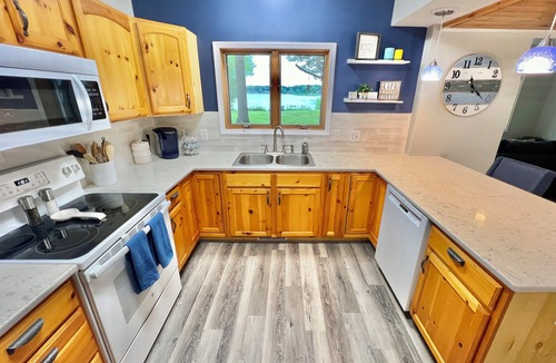 Baxter Cabin | Baxter Beach House: Enjoy year-round activities/events in a cozy lakeside cabin.