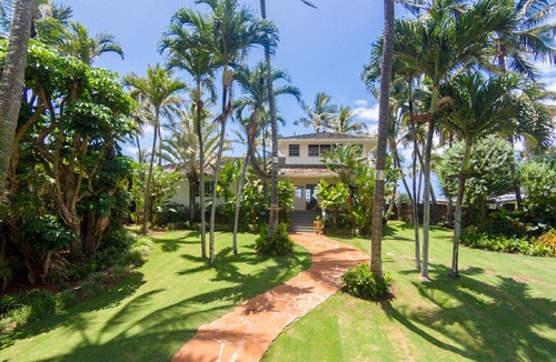 Waialee House | Beach-front Estate - North Shore, private setting, close to Haleiwa & surf spots