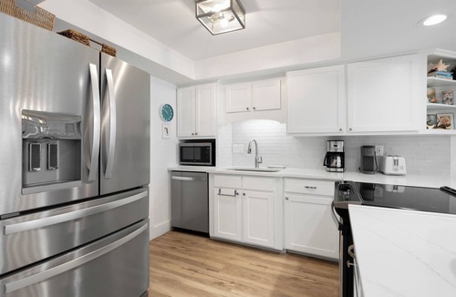 Sunnyside Condo | Beachfront Penthouse! Pool, Tennis & Beach Access
