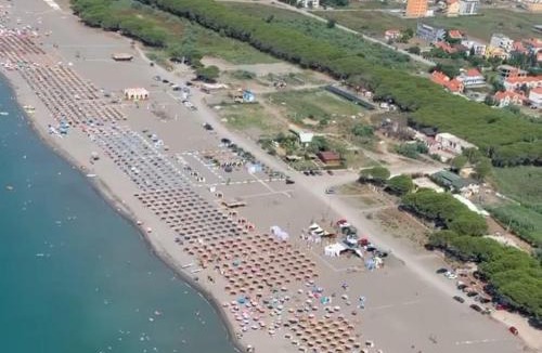 Velipoje Villa | Beachfront, Tirana Guest House