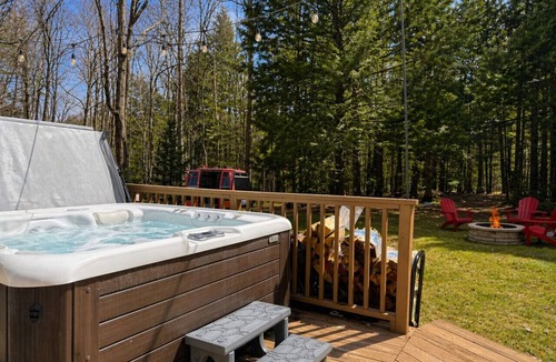 Killington Ski Chalet | BearVaria AC, Hot Tub, Fire Pit Grill, FrisbeeGolf