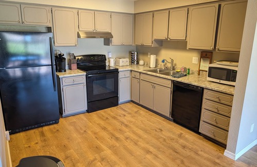Apache Wells House | Beautiful 2-bedroom townhome on golf course in Mesa