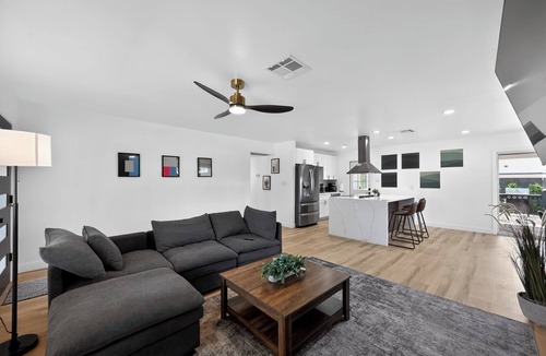 Papago Parkway House | Beautiful 3-bedroom house in peaceful Scottsdale perfect for relaxing stays