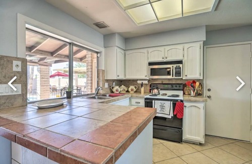 Glendale House | Beautiful 4 bedroom 2 bathroom with pool and pool table for your entertainment