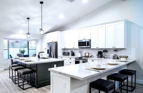 Central Scottsdale House | Beautiful 5-Bdrm Vacation Home W/Heated Pool !