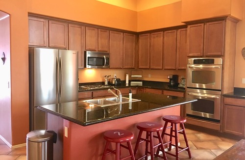 Civano House | BEAUTIFUL AND COMFY! Mountain View/Pool Near Saguaro National Park