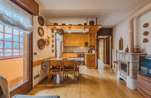 Carisolo Apartment | Beautiful apartment for 6 people with WIFI, TV and balcony