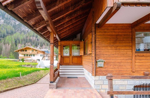 Penia House | Beautiful apartment in villa for 5 guests with WIFI, TV and terrace
