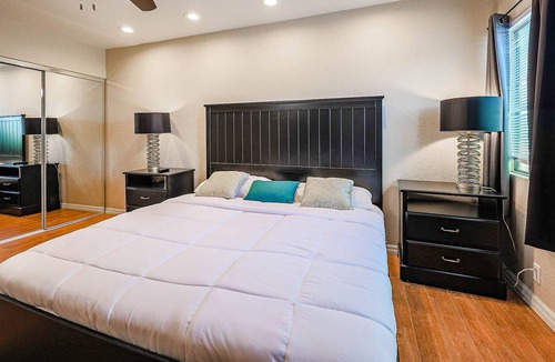 Fashion Square Condo | Beautiful Condo w/ Pool Next to Fashion Square!