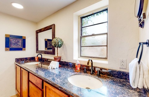 Campus Farm Condo | Beautiful condo with pool, hot tub, putting green, gym, BBQ area, fireplace