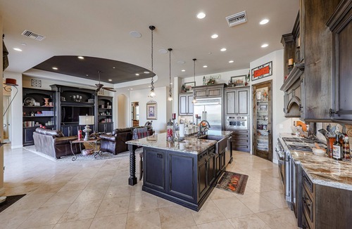 Peoria House | Beautiful Entertainers Dream! Large resort-like pool-Putting green-over 1 acre
