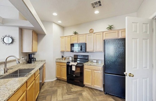 Rancho Vistoso Condo | Beautiful first-floor condo with pool, hot tub, & full kitchen - near hiking