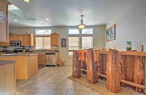 Kanab Cottage | Beautiful Kanab Home w/Yard - Walk to Restaurants