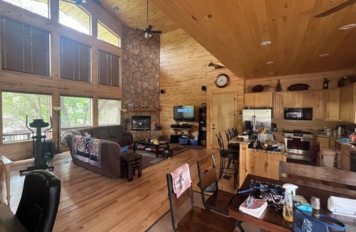 Payson Cabin | Beautiful Large Luxury Cabin and Great Heat Get-Away In Cool Pines