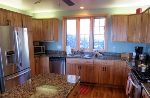 Highland Pines Cabin | Beautiful Log Cabin with Hot Tub and Mountain Views for Getaway near Flagstaff