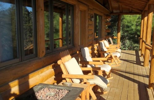 Highland Pines Cabin | Beautiful Log Cabin with Hot Tub and Mountain Views for Getaway near Flagstaff