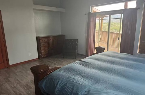 Pearce House | Beautiful, luxury house on gated 10 acres. Quiet and serene.