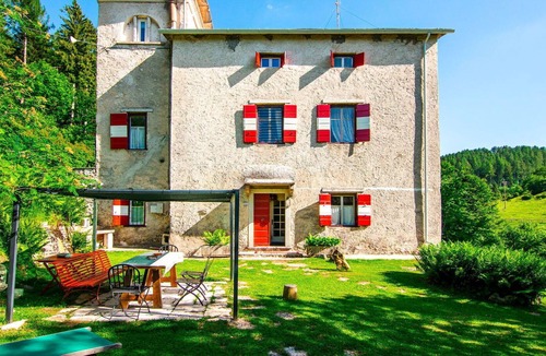 Ala House | Beautiful private villa for 14 people with WIFI, TV, patio, pets allowed and parking