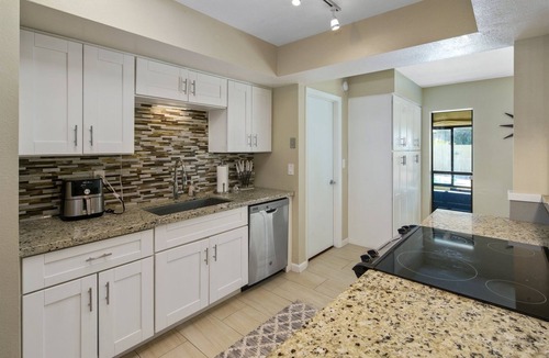 Barclay Place House | Beautiful, Updated Single Level Scottsdale | Pool