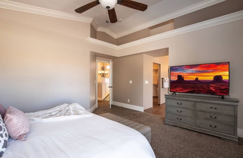 Val Vista Lakes House | Beautiful Val Vista Lakes Stunning Oasis, Amazing Pool + Spa, + 6 Beds