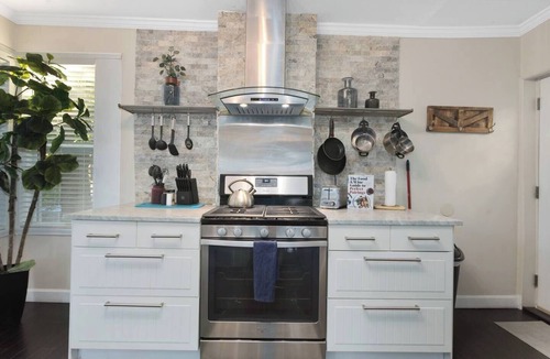 Southmoreland House | Beautifully Decorated Condo 10
