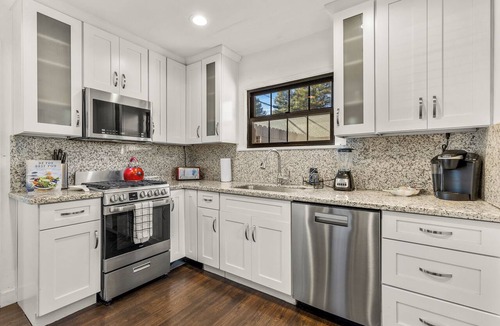 Flagstaff House | Beaver Street Trio - 3 Adjacent Homes, Fenced Yards, AC, W/D, 1G WiFi, Smart TVs