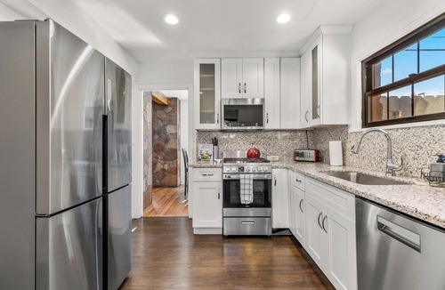 Flagstaff House | Beaver Street Trio - 3 Adjacent Homes, Fenced Yards, AC, W/D, 1G WiFi, Smart TVs