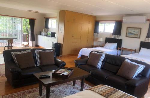 Winterton Ski Chalet | Bee’s Knees Cottage