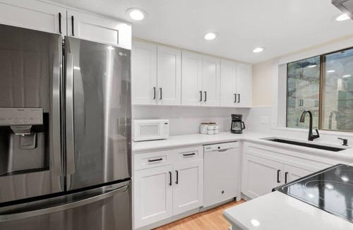 Northwest Bellevue Apartment | Bellevue Modern Luxe Townhouse near DT/520/I405
