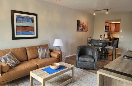 Tucson Condo | Best of Tucson Views - Golf and Mountain in this personalized 2nd floor
