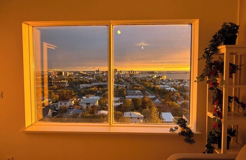 Laugardalur Apartment | Best View of Reykjavík and Solar Eclipse FREE Parking