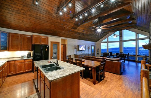 Pine Cabin | BEST VIEWS IN PINE! EARLY/LAST MINUTE/APP & MEMBER PROMOTIONS, BOOK TODAY!