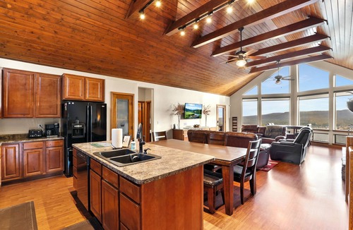 Pine Cabin | BEST VIEWS IN PINE! EARLY/LAST MINUTE/APP & MEMBER PROMOTIONS, BOOK TODAY!