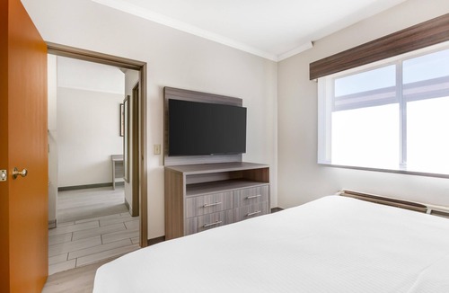 Cortaro Hotel | Best Western Gold Poppy Inn