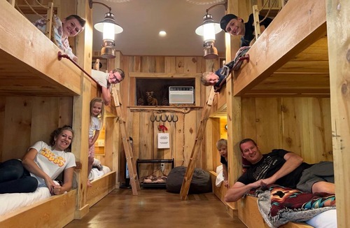 Highland Pines Cabin | Big Bear Bunkhouse Cabin in the Prescott National Forest