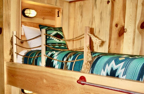 Highland Pines Cabin | Big Bear Bunkhouse Cabin in the Prescott National Forest