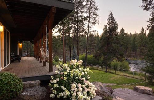 Deschutes River Woods House | Big Sky Bend - Amazing Riverfront for 12
