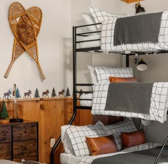 Pinetop-Lakeside House | Billy Creek Luxury Lodge on the creek - Sleeps 18!
