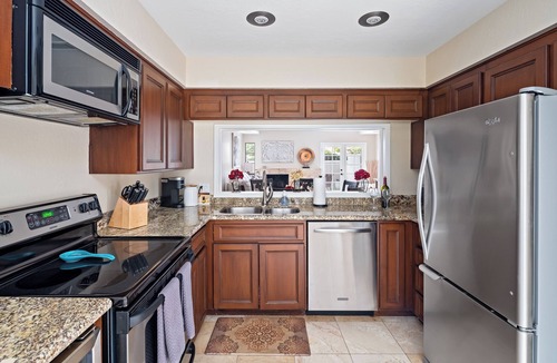 Biltmore Courts Cottage | Biltmore Bliss-pool-pickeball-gym-mountain Views