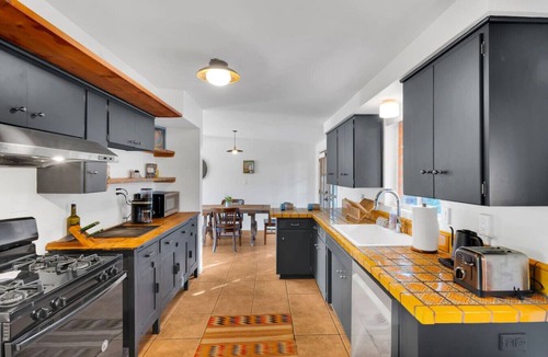 Blenman-Elm House | Blenman-Elm Desert Gem 3 bed-2 bath close to UofA