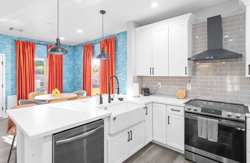 Chandler House | Bloomin' Dunes - Pool, Pickleball & Tiki Bar