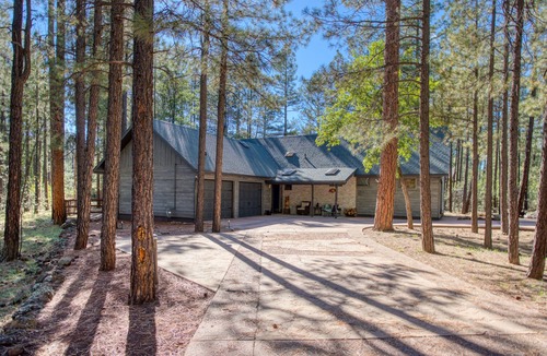 Pinetop Cabin | BLUE LAKE INN! SLEEPS 12 WITH CENTRAL AIR! FENCED FOR PUPS!