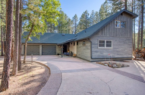 Pinetop Cabin | BLUE LAKE INN! SLEEPS 12 WITH CENTRAL AIR! FENCED FOR PUPS!