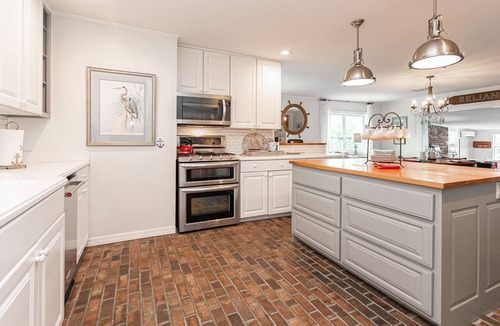 St. Augustine Cottage | Boathouse Cottage, Historic District, Private Pier, 1 Block to Trolley & Fort