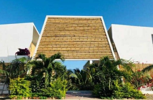 Zorritos Condo | Bocapan palm trees