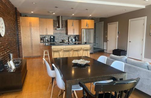North End Apartment | Boston Harbor views Modern north end condo FREE PARKING!