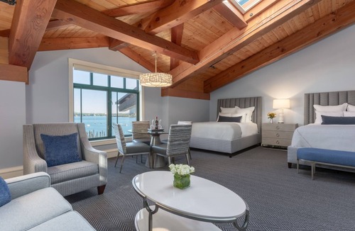Waterfront Hotel | Boston Yacht Haven Inn & Marina